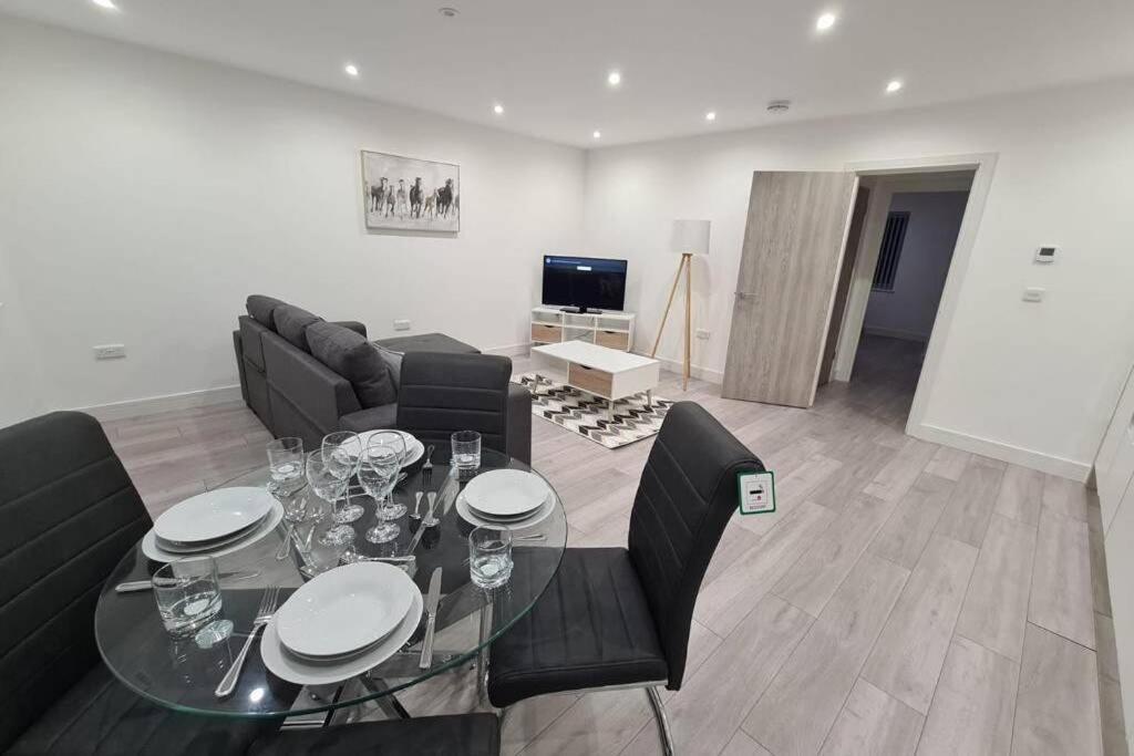 Entire Property Luton 2 Bedroom Apartment Home From Home Great Location Bagian luar foto