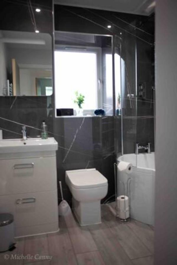 Entire Property Luton 2 Bedroom Apartment Home From Home Great Location Bagian luar foto